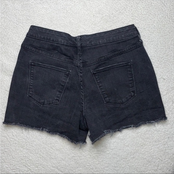 Universal Thread Shorts Raw Hem Stretch Comfy Black / Gray Shorts 
Size 6 - Picture 5 of 7